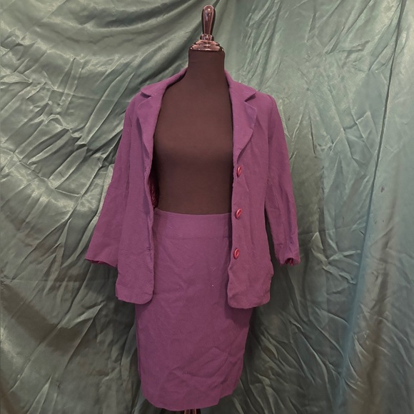 VINTAGE Skirt Suit - Picture 4 of 6